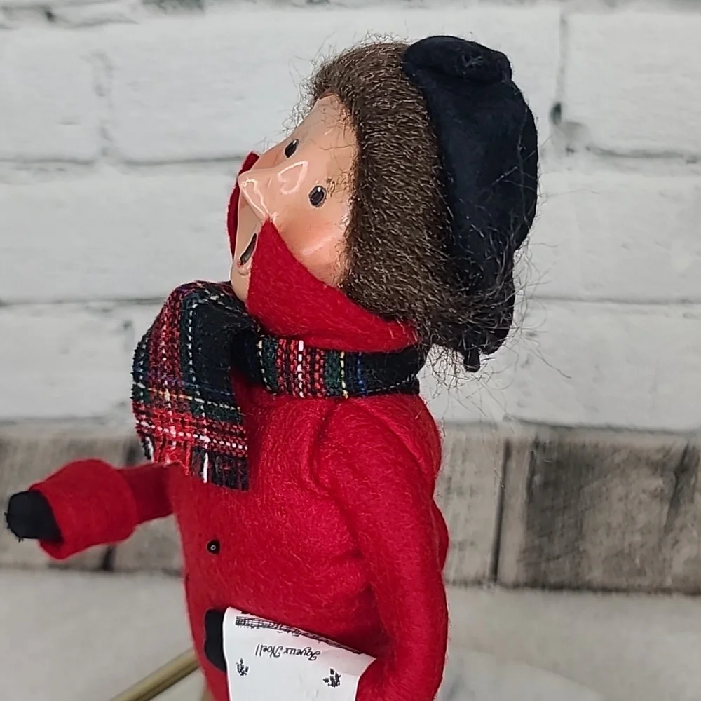 Byers' Choice Carolers '87 Handcrafted Adult Caroler Man w/Sheet Music Vintage